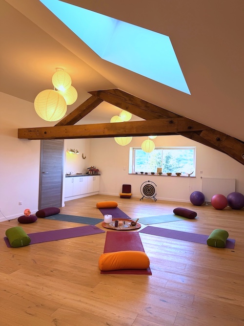 Terrakasha - Salle de pratique pour yoga, ateliers, massages, cours de peinture, séances de bien-être, Seyssel Haute Savoie - Ain