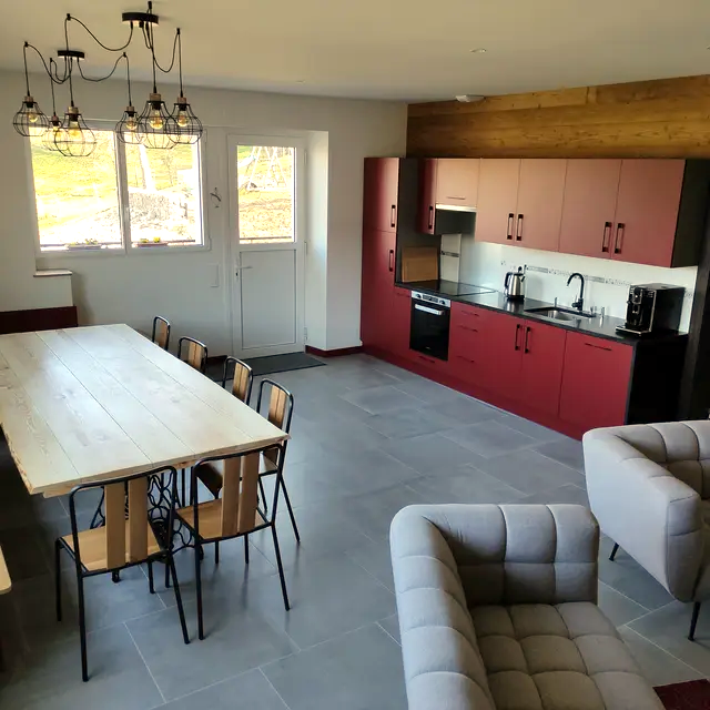 TerrAkasha | Cuisine toute équipée et salon convivial pour séjours en nature à Seyssel Haute Savoie - Ain